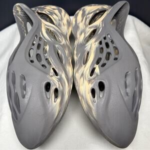 Adidas Yeezy Foam Runner ‘MXT Moon Grey’ – Style GV7904 – Men’s Size 12 – Used